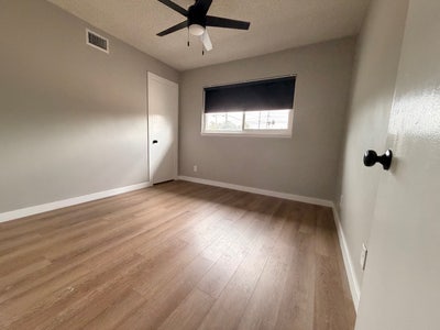 Room vailable in a 4-Bedroom Home Main Photo