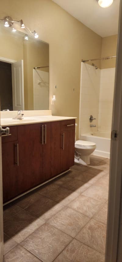 Roommate needed (Urgent) Main Photo