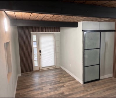 Modern Studio Main Photo