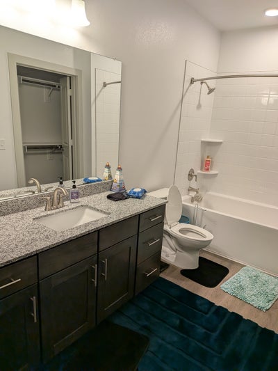 New room, never lived in, private bathroom Main Photo
