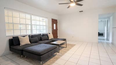 Private Room Near Conway Rd | ultraFast WiFi7 + Mi Main Photo