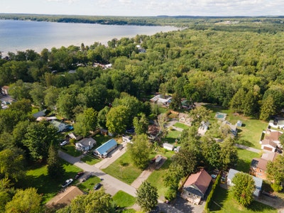 Renovated Furnished 2BR | Hot Tub, Fire Pit + 2 Pa Main Photo