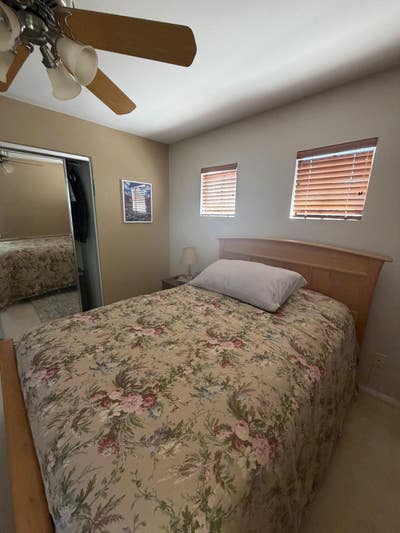 Room for rent in family home Main Photo