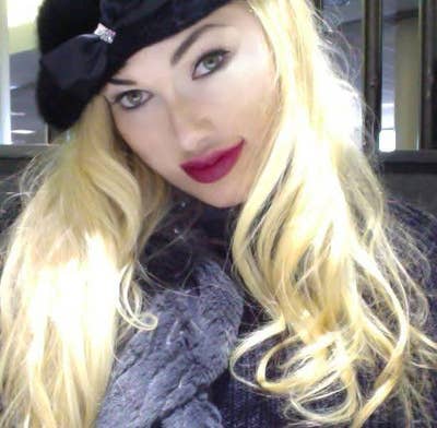 Creative fun artistic girl seeks room or roommate  Main Photo