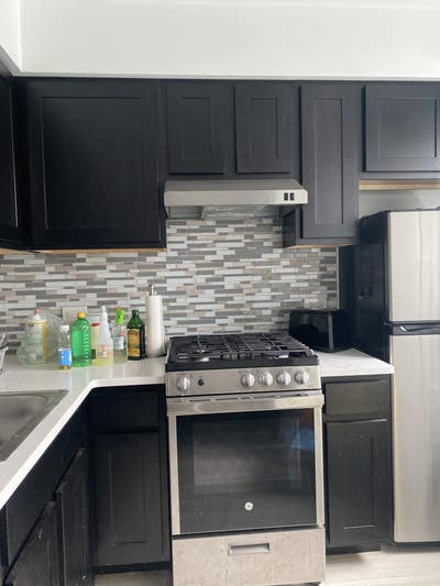 Looking for new roommates  Main Photo