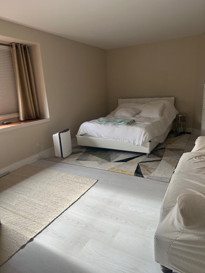 Large Private Master Bed/Bath in Modern Condo Main Photo