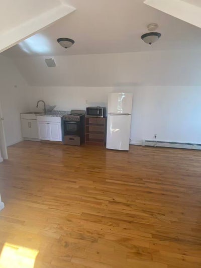 Studio for rent in Bayside, Queens Main Photo