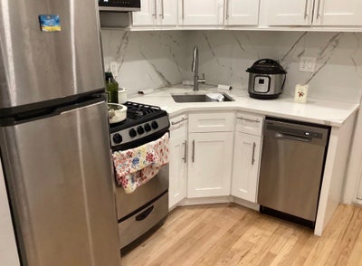 Room for rent in PRIME downtown location! Main Photo