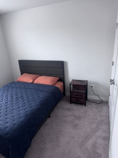 Private Room in Big House Main Photo