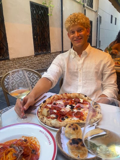 Need 18-26 yo male or female roomate around NYC Main Photo