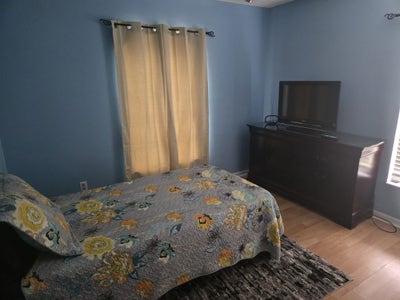 Room for rent in great area Main Photo