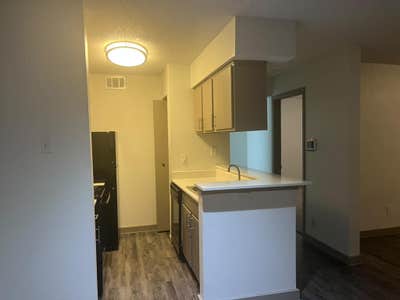 1 bedroom available available for rent Main Photo