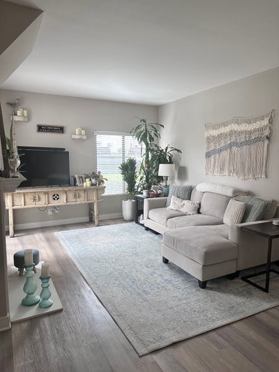 Beautiful, CLEAN, and close to the beach! Main Photo