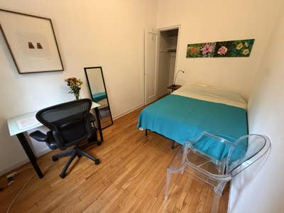 $1900 Cozi Furnished Room for a Fem. (Murray Hill) Main Photo