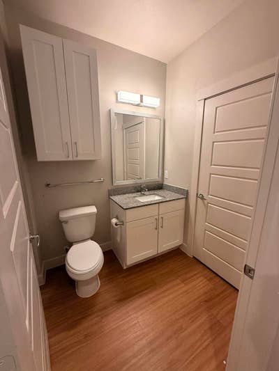 Professional- couple looking for a roommate Main Photo