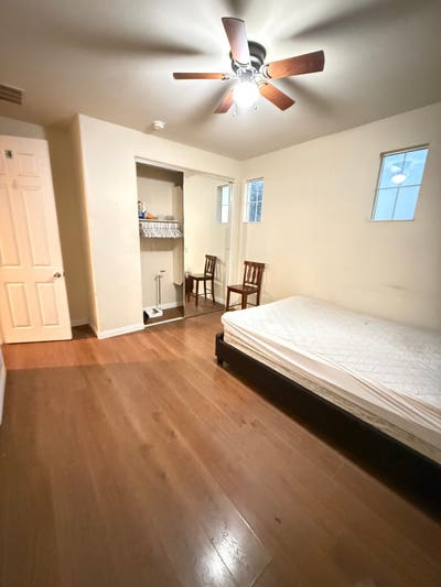 Private room with bathroom inside  Main Photo