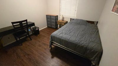 Furnished Full size bedroom Main Photo