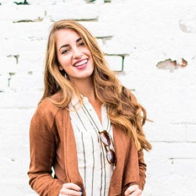 Professional Female seeks a small or large room Main Photo