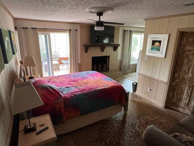 Private Ensuite on large wooded estate Main Photo