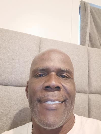Looking for female  roommate  Main Photo