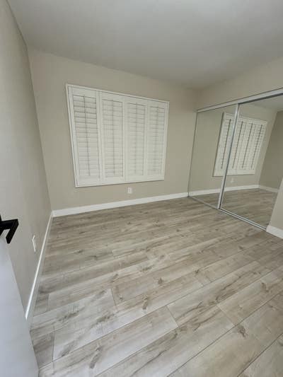 Room in lake forest  Main Photo