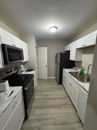 Fully renovated modern townhouse  Main Photo