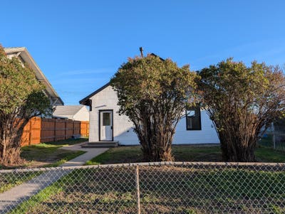 Newly updated. Quiet neighborhood. Yardwith an opt Main Photo