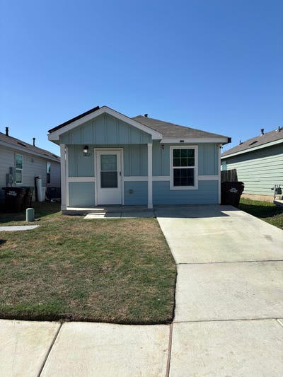 Pet Friendly Single Unit in San Antonio | Availabl Main Photo