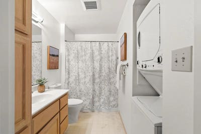 Charming 1 Bedroom 1 Bathroom Condo in the Central Main Photo