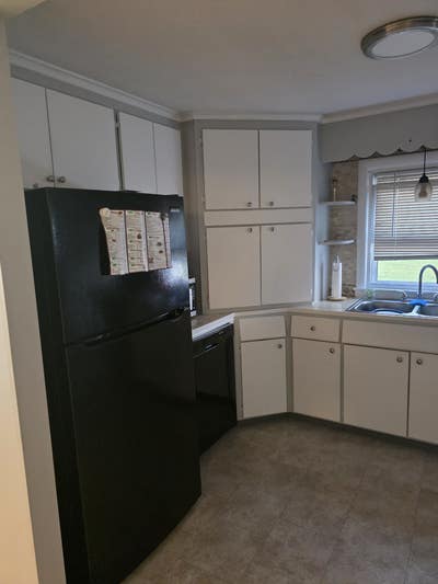 Looking to share a house in windsor locks,ct Main Photo