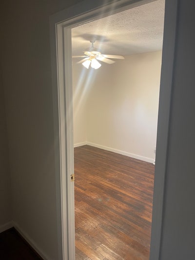 Large Room w/ Priv Entrance to Bath Main Photo
