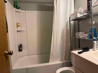 Room available Main Photo