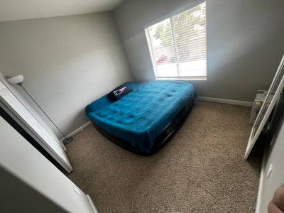 Spacious room for rent/ own bathroom  Main Photo