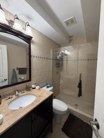 Private room with bathroom in South Boston Main Photo