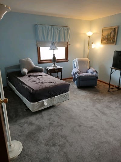 Large Room In Private Home Main Photo