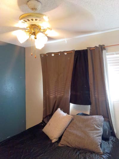 $500 a month all bills paid room available now  Main Photo