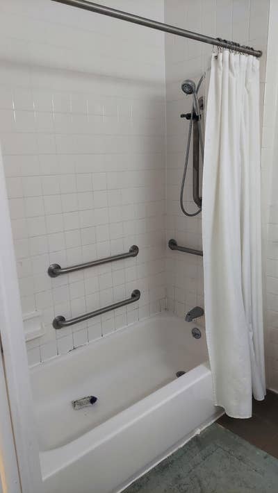2 quite & clean separate rooms for rent on east ha Main Photo