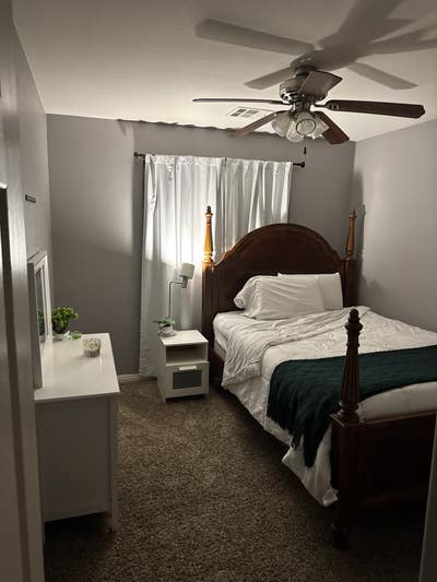 This is a 1 bedroom shared large bathroom 750 all  Main Photo