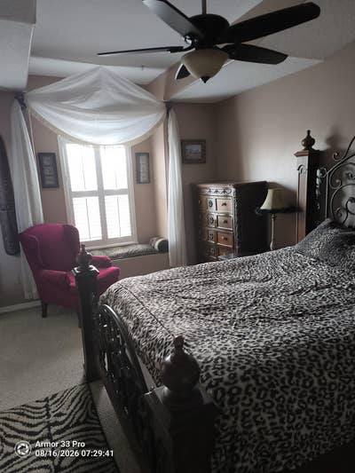 Beautiful furn.rm.w..priv bath in golf community  Main Photo