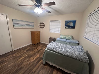 Room in quiet neighborhood close to the beach! Main Photo