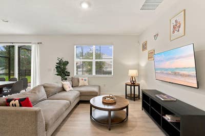 Kissimmee Home with the perfect location near most Main Photo