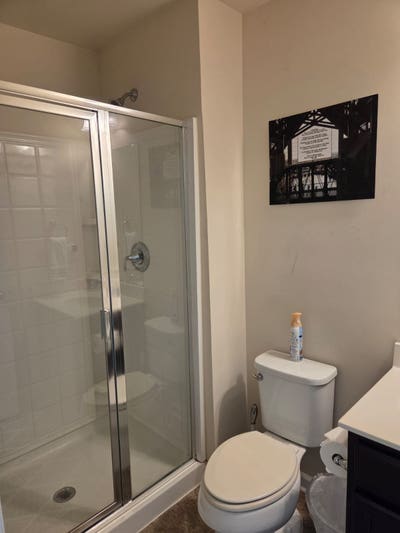 Spacious Room for Rent Main Photo