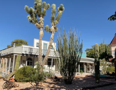 Beautifully decorated! Private home located in our Main Photo