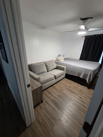 Furnished room for rent Main Photo