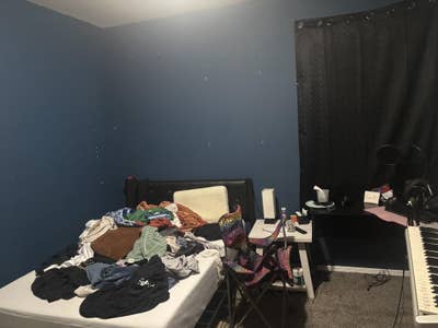 Renting out House Room Main Photo
