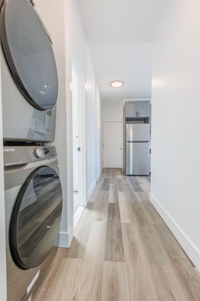 🏠 Room Available in 3-Bedroom Apartment — Astoria Main Photo