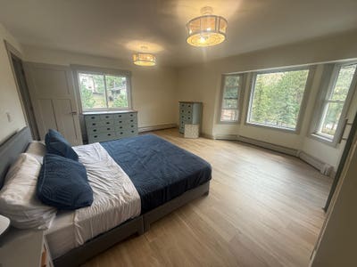 Luxury master suite with spa bath + garage space Main Photo