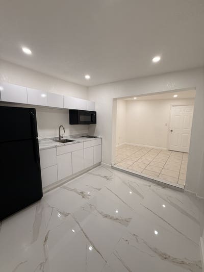 Modern 1 Bed Bath unit in Miami | Available Oct 20 Main Photo
