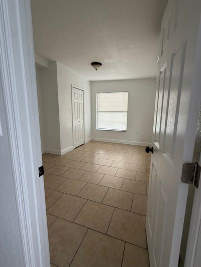 Charming 1 Bed Bath Single studio   in Tampa_$mont Main Photo