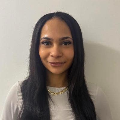 Single Girl looking for Room  Main Photo